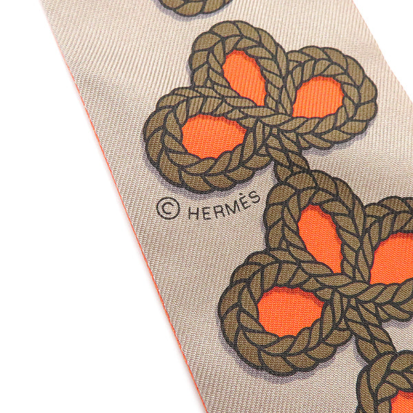 エルメス HERMES ツイリー オレンジ×マスティック×ブロンズ シルク スカーフ 【GALONS ET BRANDEBOURGS/飾緒とブランデンブルク飾り】