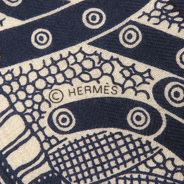 エルメス HERMES ショール カレ140 CARRE ブルーロイ×マリン×ナチュラル カシミヤ シルク ストール 新品 未使用【SELLE DE DIGNITAIRE/高官の鞍】