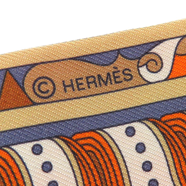 エルメス HERMES ツイリー オレンジ×ベージュ×ブルー シルク スカーフ 新品 未使用【Harnais en Rosace/ハーネスの薔薇窓】