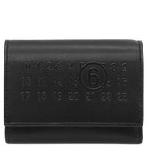 エムエムシックス MM6 LABEL LOGO TRIFOLD WALLET SA5UI0009 ブラック レザー 三つ折り財布 シルバー金具 黒