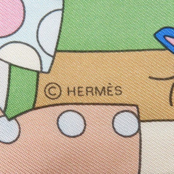 エルメス HERMES ツイリー ベージュローズ×ローズ×ブルー シルク スカーフ 【LES MURMURES DE LA FORET/森のささやき】