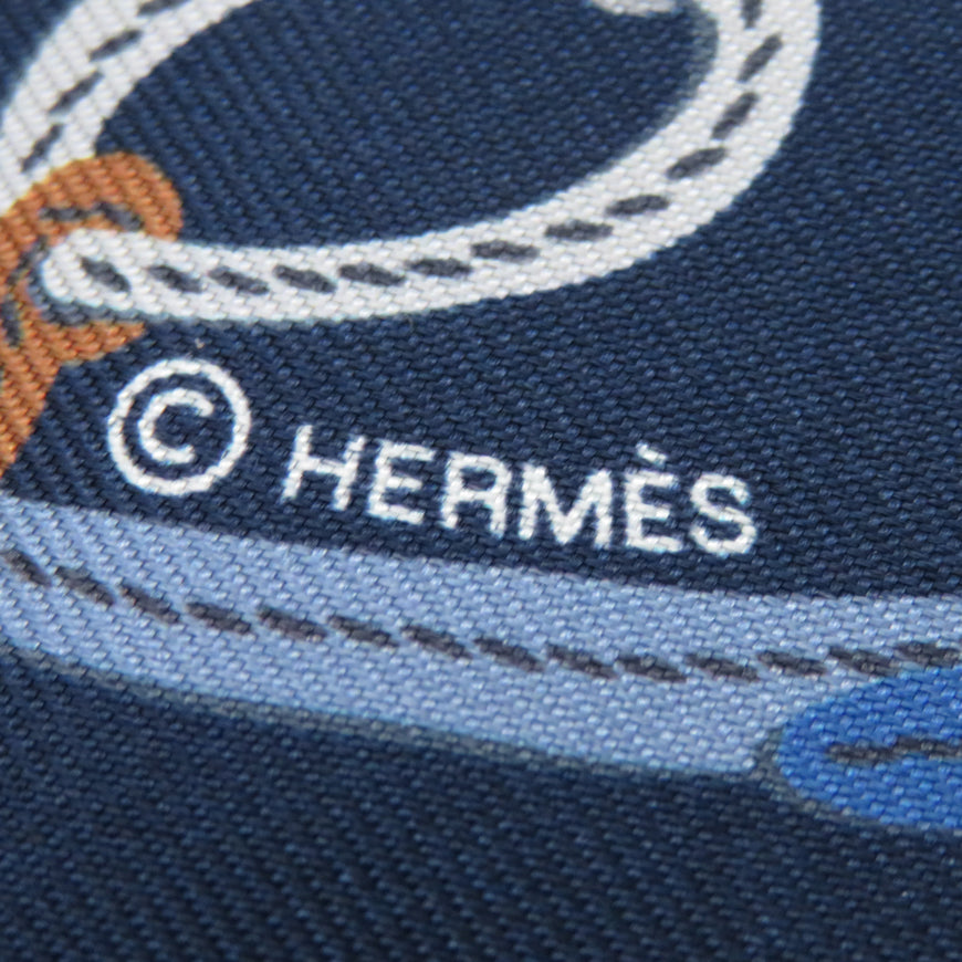 エルメス HERMES ツイリー マリン×ベージュドレ×ゴールド シルク スカーフ 【BRIDES DE GALA APPLIQUE PIQUE/ブリッドドゥガラ アップリケピケ】