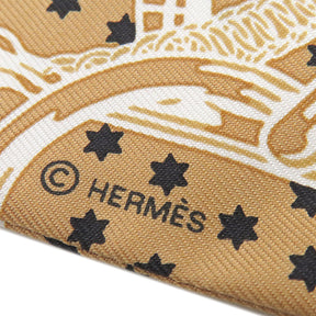 エルメス HERMES ツイリー ベージュドレ×ルージュ×ホワイト シルク スカーフ 【EPERON D'OR CUT/エプロン ドール】