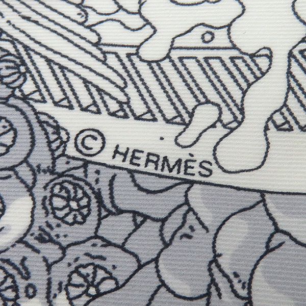 エルメス HERMES カレ70 ホワイト×グリ×マスティック シルク スカーフ 【Ex-Libris Atlantis/エクスリブリス アトランティス】