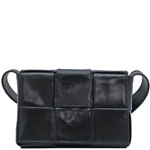 ボッテガヴェネタ BOTTEGA VENETA カセット マキシイントレチャート 667048VCQ728803 ブラック レザー ショルダーバッグ シルバー金具 黒 斜め掛け クロスボディ