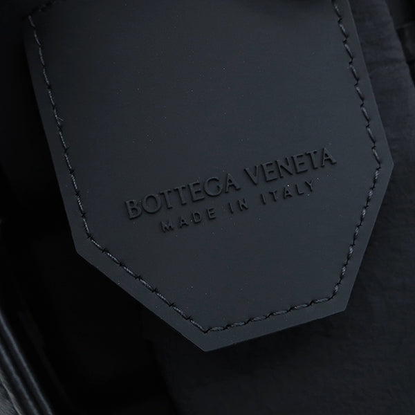 ボッテガヴェネタ BOTTEGA VENETA カセット マキシイントレチャート 667048VCQ728803 ブラック レザー ショルダーバッグ シルバー金具 黒 斜め掛け クロスボディ