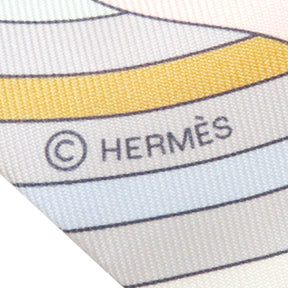 エルメス HERMES ツイリー グリスパール×ローズペール×グレナディン シルク スカーフ 【CARRES VOLANTS/空飛ぶカレ】