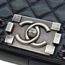シャネル CHANEL ボーイシャネル ネイビー レザー ショルダーバッグ ガンメタル金具 紺 チェーン