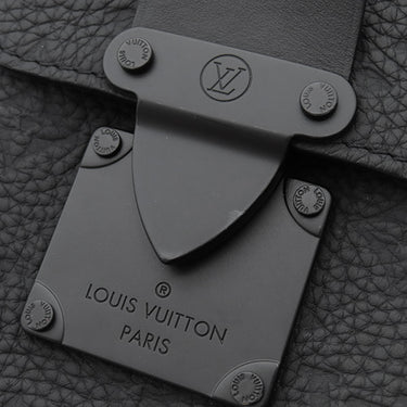 ルイヴィトン LOUIS VUITTON Sロック ヴェルティカル ウェアラブル ウォレット M81524 ノワール トリヨンモノグラムレザー ショルダーバッグ ブラック金具 斜め掛け 黒