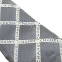 シャネル CHANEL CHANELロゴ 9.5cm グレー×シルバー シルク ネクタイ 格子柄
