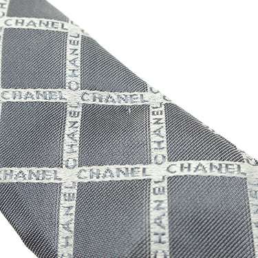 シャネル CHANEL CHANELロゴ 9.5cm グレー×シルバー シルク ネクタイ 格子柄