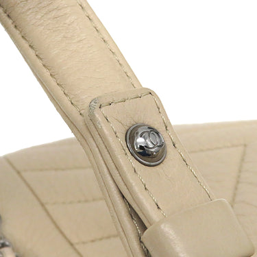 シャネル CHANEL シェブロン ドローストリングバッグ A91273 ベージュ レザー 2WAYバッグ ガンメタル金具 ココマーク Vステッチ チェーンショルダー