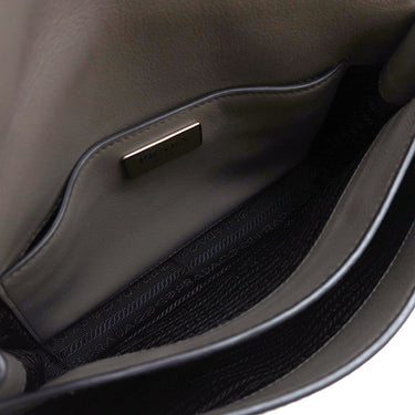 プラダ PRADA トライアングルロゴ 1BD296 グレー レザー ショルダーバッグ シルバー金具 斜め掛け