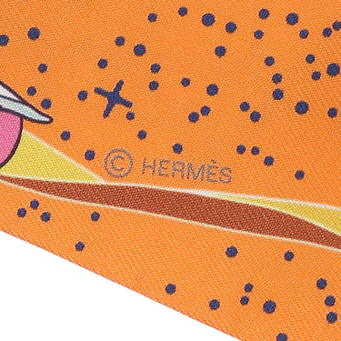 エルメス HERMES ツイリー オレンジ×ジョーヌ×ブルー シルク スカーフ 【SPACE DERBY/スペース ダービー】