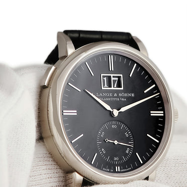 腕時計 ランゲ&ゾーネ LANGE&SOHNE サクソニア アウトサイズデイト 381.029/LS3813AD 自動巻き メンズ K18WG無垢 黒 バー ビッグデイト