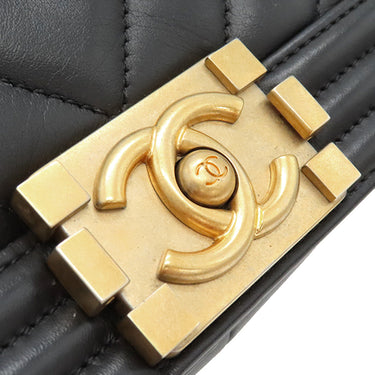 シャネル CHANEL ボーイシャネル A67086 ブラック レザー ショルダーバッグ ヴィンテージ金具 黒 シェブロン チェーンショルダー