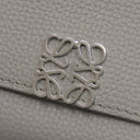 ロエベ LOEWE アナグラム バーティカル ウォレット C812S33X01 グレー ペブルグレインカーフ 三つ折り財布 シルバー金具 小銭入れ 札入れ コンパクトウォレット