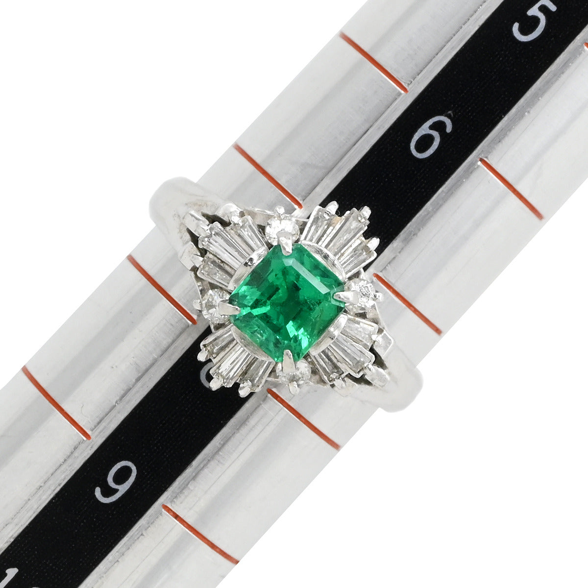 エメラルドとダイヤモンドのヴィンテージ プラチナリング(Pt900) Pt900 エメラルド/ダイヤ リング プラチナ Pt900 ジュエリー