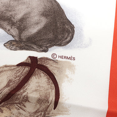 エルメス HERMES カレ45 CARRE ガヴロッシュ ホワイト×モルドレ×ヴァ―ミリオン シルク スカーフ 【LES BASSETS/バセット ハウンド】