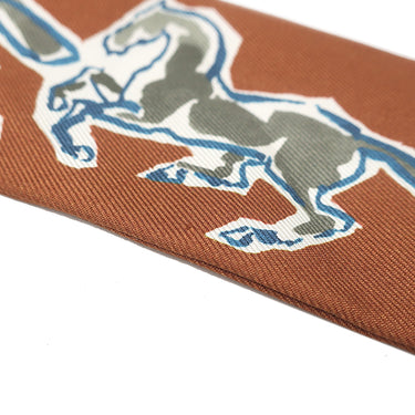 エルメス HERMES ツイリー キャラメル×カーキ×ホワイト シルク スカーフ 【CHEVAUX EN LIBERTE/自由の馬】