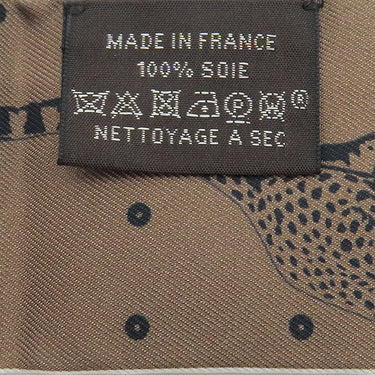 エルメス HERMES ツイリー ホワイト×オランジュキュイ×グリーン シルク スカーフ 【GUEPARDS BANDANA MULT/チーター バンダナ】