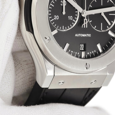 腕時計 ウブロ HUBLOT クラシック フュージョン クロノグラフ チタニウム 521.NX.1171.LR 自動巻き メンズ ブラック 黒 デイト
