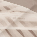 エルメス HERMES カレ90 ベージュ×グリペール シルク スカーフ 【PLEASE CHECK-IN/プリーズチェックイン】