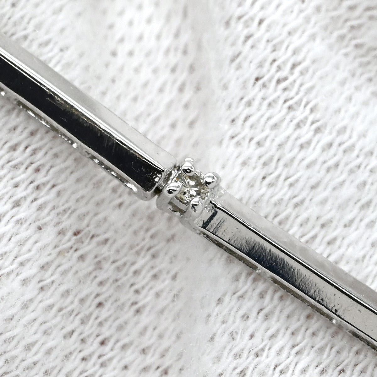 「金の盾」とパンフレット ノンブランド NON BRAND ラインブレス ホワイトゴールド K18WG