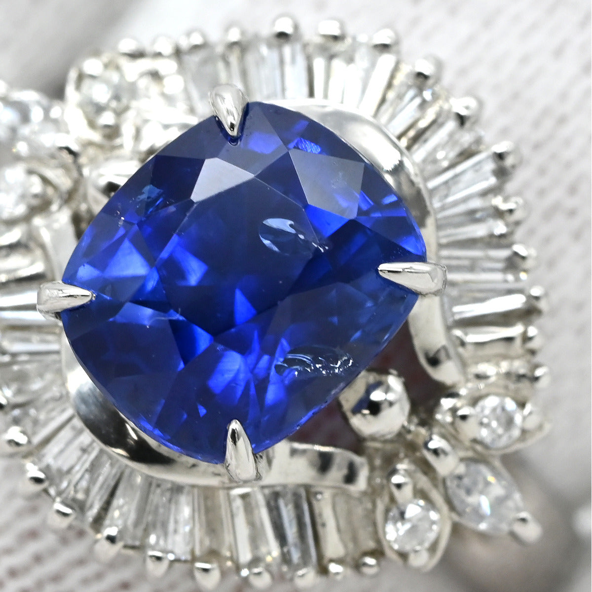 サファイア ダイヤ リング パヴェ ダイヤモンド プラチナ リング 指輪 楽天市場】Pt900 ブルーサファイア ダイヤモンド フラワー パヴェ