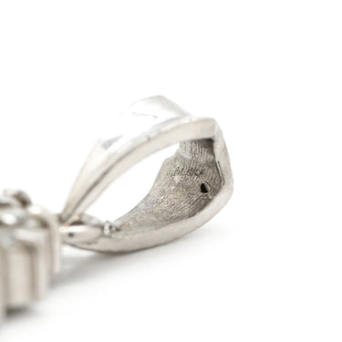 ノンブランド NON BRAND プラチナシルバー Pt900 ダイヤモンド ペンダントトップ プラチナム ペンダントヘッド センターダイヤ パヴェ メレダイヤ フラワーモチーフ