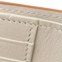 ロエベ LOEWE アナグラム バーティカル ウォレット C821S33X12 ライトゴースト ペブルグレインカーフ 三つ折り財布 シルバー金具 コンパクトウォレット