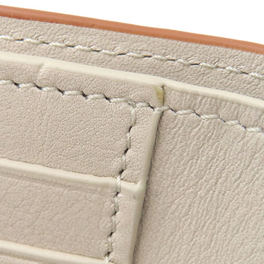 ロエベ LOEWE アナグラム バーティカル ウォレット C821S33X12 ライトゴースト ペブルグレインカーフ 三つ折り財布 シルバー金具 コンパクトウォレット