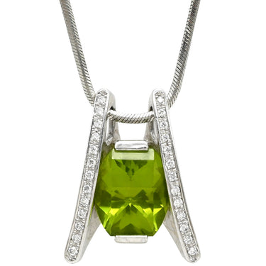 ノンブランド NON BRAND ダイヤ ペンダント プラチナシルバー Pt900 ダイヤモンド ペリドット ネックレス プラチナム ペリドット 緑 グリーン パヴェダイヤ A字型 大粒 スネークチェーン