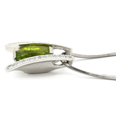 ノンブランド NON BRAND ダイヤ ペンダント プラチナシルバー Pt900 ダイヤモンド ペリドット ネックレス プラチナム ペリドット 緑 グリーン パヴェダイヤ A字型 大粒 スネークチェーン
