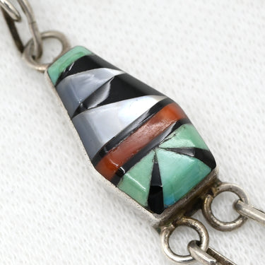 D.Lucio D.Lucio インディアンジュエリー マルチカラー シルバー925 珊瑚（コーラル） ホワイトマザーオブパール ピアス Ag925 SV925 サンゴ シェル 色石 赤 青 黒 白 ズニ族 ドロップ スイング