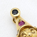 ノンブランド NON BRAND イエローゴールド×マルチカラー K18YG ダイヤモンド サファイア ルビー エメラルド ペンダントトップ Au750 18K 18金 ダイヤ マルチストーン ダンシングピエロモチーフ アンティーク