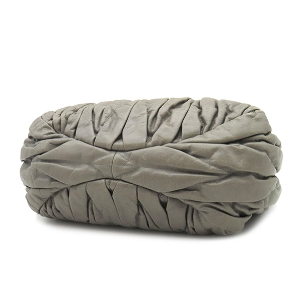 ら*む様 miu miu グレー レザー ハンドバッグ ショルダーストラップ付き ミュウミュウ MIU MIU マテラッセ ハンドバッグ グレー レザー