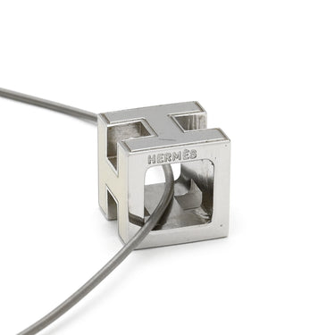 エルメス HERMES カージュドアッシュ Hキューブ ホワイト×シルバー メタル エナメル ネックレス シルバー金具 白