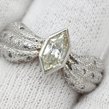 ノンブランド NON BRAND ダイヤ 1ct リング プラチナシルバー Pt900 ダイヤモンド リング 指輪 ファンシーカット リボン デザインリング プラチナ900 14.5号