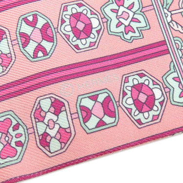 エルメス HERMES ツイリー ローズ×ヴェールドゥ×クリームレディース シルク スカーフ 【TAPIS PERSANS/ペルシャ絨毯】