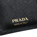 プラダ PRADA サフィアーノ フィオッコ コンパクト ウォレット NERO レザー 三つ折り財布 ゴールド金具 黒 メタルロゴ リボンモチーフ SAFFIANO FIOCCO
