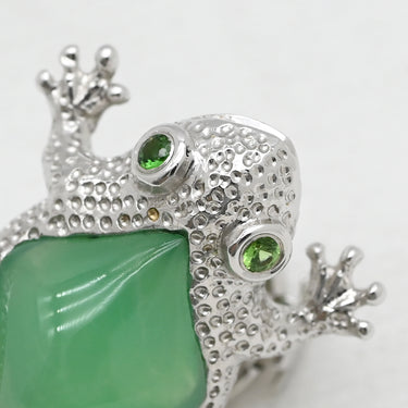 ノンブランド NON BRAND カルセドニー ダイヤ ガーネット カエルモチーフ ピンブローチ ホワイトゴールド K18WG カルセドニー ガーネット ブローチ 緑 グリーン 蛙 かえる グリーングロシュラーガーネット