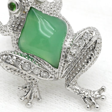 ノンブランド NON BRAND カルセドニー ダイヤ ガーネット カエルモチーフ ピンブローチ ホワイトゴールド K18WG カルセドニー ガーネット ブローチ 緑 グリーン 蛙 かえる グリーングロシュラーガーネット