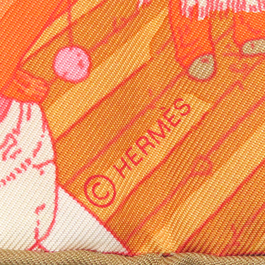 エルメス HERMES カレ90 CARRE コーラル×ホワイト×ジョーヌ シルク スカーフ 【LA LEGENDE DU CHEVAL PLUMES/翼のある馬の伝説】