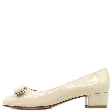 サルヴァトーレ・フェラガモ Salvatore Ferragamo ヴァラ リボン 723350 BONE パテントレザー 6 パンプス アイボリー 靴