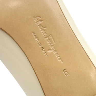 サルヴァトーレ・フェラガモ Salvatore Ferragamo ヴァラ リボン 723350 BONE パテントレザー 6 パンプス アイボリー 靴
