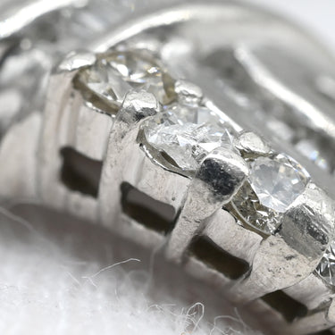 ノンブランド NON BRAND ダイヤ 0.90ct プラチナシルバー Pt900 ダイヤモンド リング 指輪 Pt900 プラチナ パヴェ メレダイヤ 3列 3連 ウェーブ バゲットカット 13号