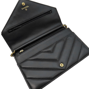 シャネル CHANEL シェブロン Vステッチ ブラック レザー ラムスキン チェーンウォレット ゴールド金具 チェーンショルダー CCボタン 黒