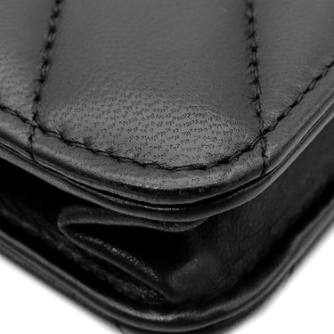 シャネル CHANEL シェブロン Vステッチ ブラック レザー ラムスキン チェーンウォレット ゴールド金具 チェーンショルダー CCボタン 黒