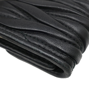 ミュウミュウ MIU MIU マテラッセ キーケース 5PG222 N88 ブラック レザー キーケース ゴールド金具 黒 メタルロゴ 6連 6本 MATELASSE